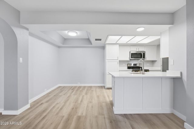 10410 N CAVE CREEK Road 2027, Phoenix, AZ 85020