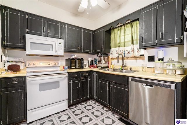 109 Debbie Drive, Vine Grove, KY 40175