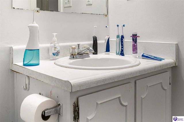 109 Debbie Drive, Vine Grove, KY 40175