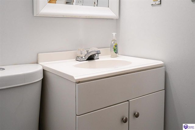 109 Debbie Drive, Vine Grove, KY 40175