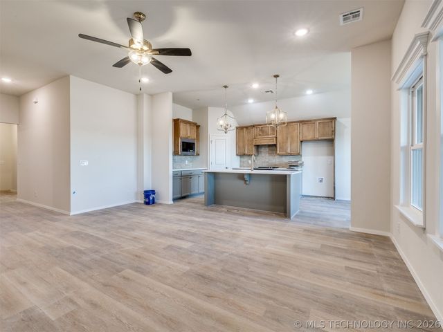 7514 E 90th Place North, Owasso, OK 74055