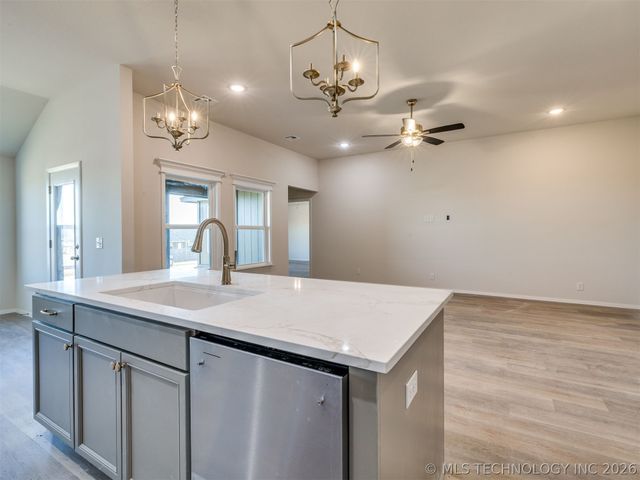 7514 E 90th Place North, Owasso, OK 74055