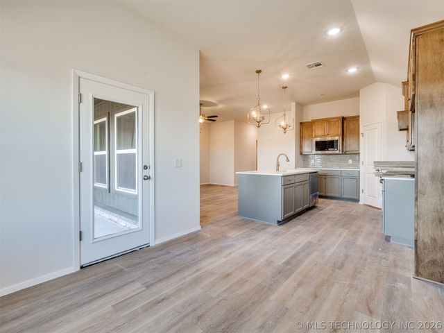 7514 E 90th Place North, Owasso, OK 74055