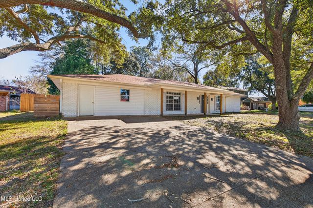 3306 Nottingham Road, Ocean Springs, MS 39564