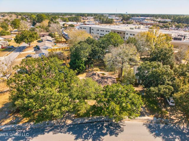 3306 Nottingham Road, Ocean Springs, MS 39564