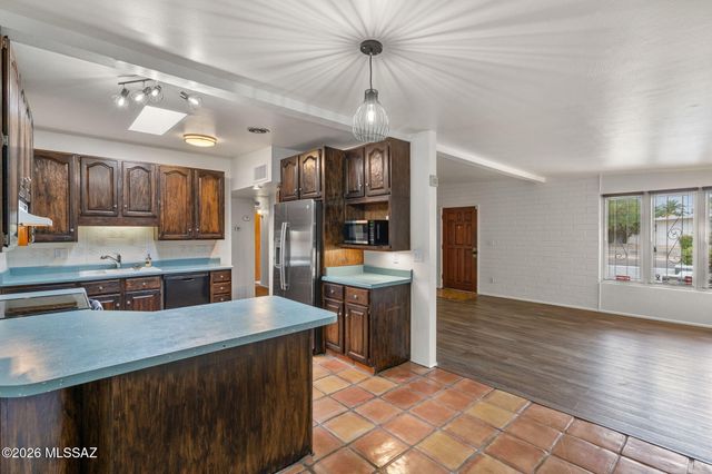 6001 E 34th Street, Tucson, AZ 85711