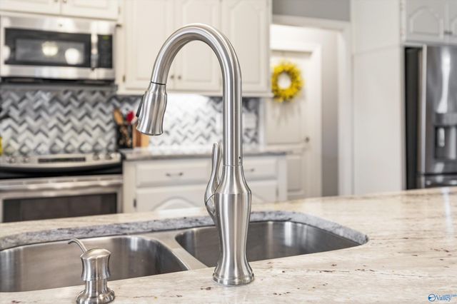 1815 Lindsay Lane S, Athens, AL 35613