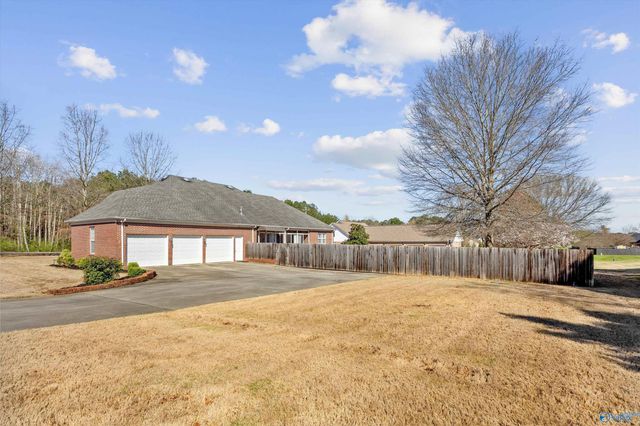 1815 Lindsay Lane S, Athens, AL 35613