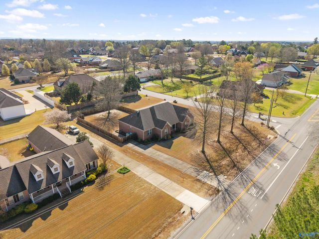 1815 Lindsay Lane S, Athens, AL 35613