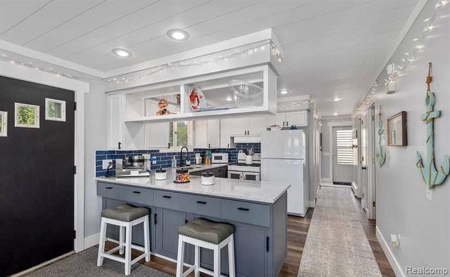 4991 Lakeview Drive, Coral, MI 49322