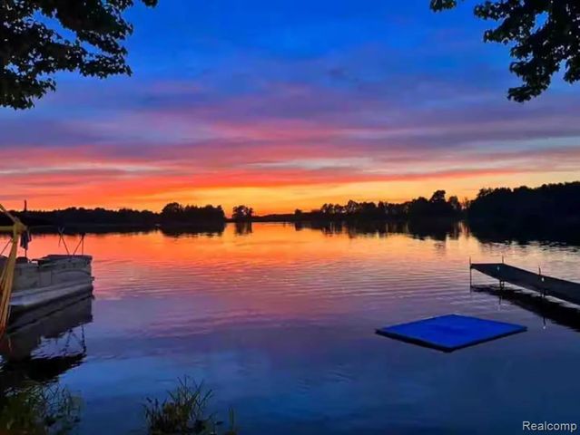 4991 Lakeview Drive, Coral, MI 49322