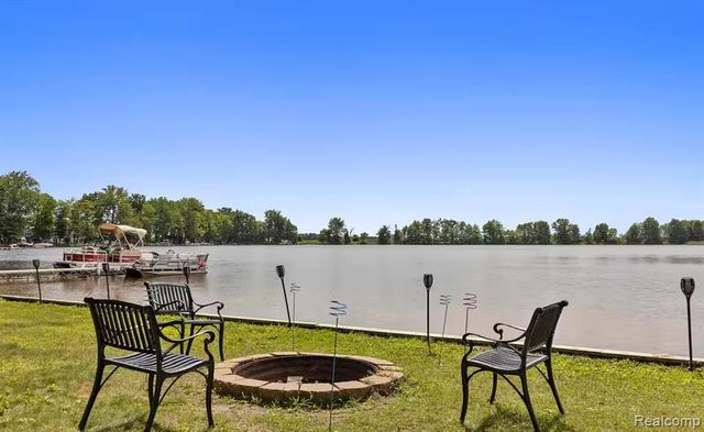 4991 Lakeview Drive, Coral, MI 49322