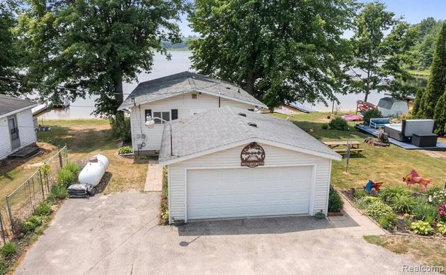 4991 Lakeview Drive, Coral, MI 49322