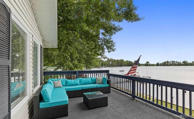 4991 Lakeview Drive, Coral, MI 49322