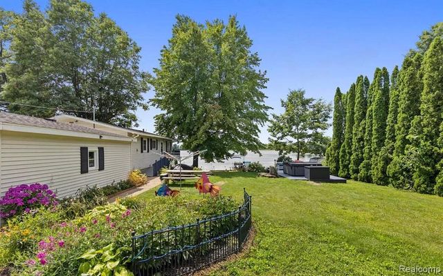 4991 Lakeview Drive, Coral, MI 49322