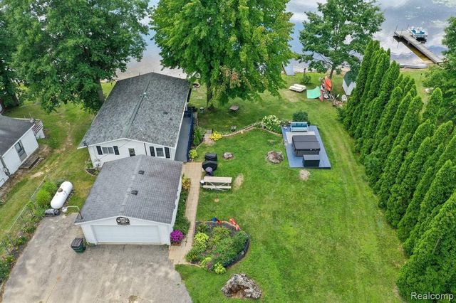 4991 Lakeview Drive, Coral, MI 49322