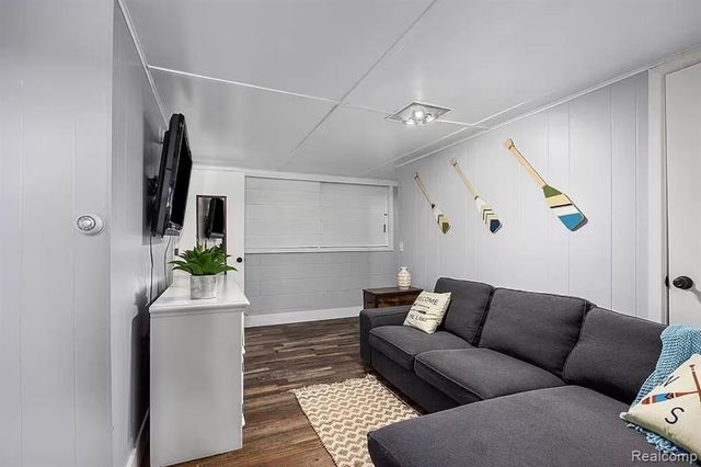 4991 Lakeview Drive, Coral, MI 49322