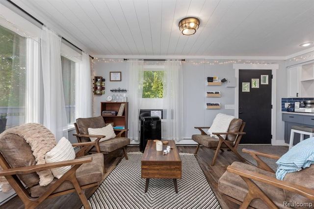 4991 Lakeview Drive, Coral, MI 49322