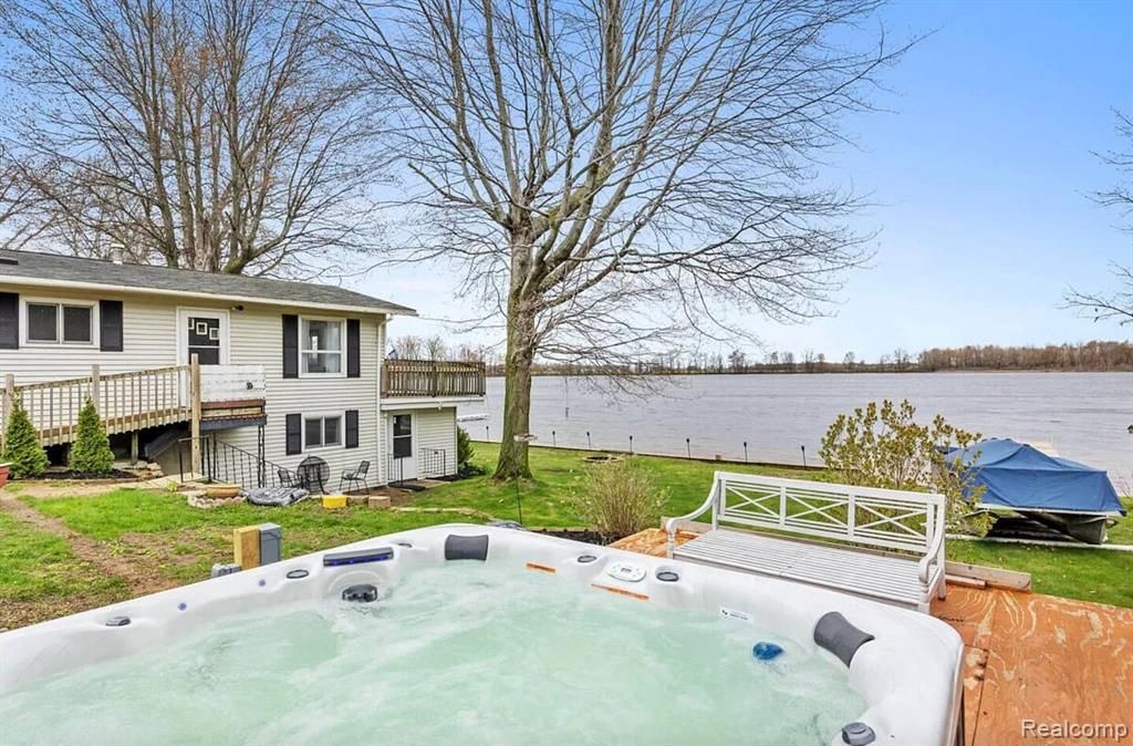 4991 Lakeview Drive, Coral, MI 49322