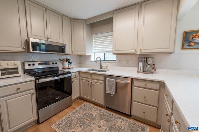 320 HARVEST DR, Charlottesville, VA 22903