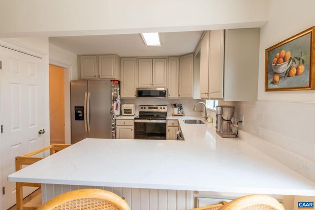 320 HARVEST DR, Charlottesville, VA 22903