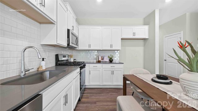 1441 7th Street Drive NE, Hickory, NC 28601