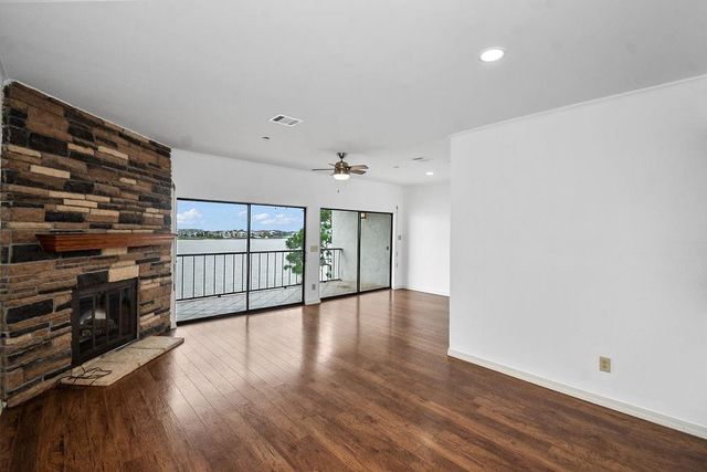 401 Lakeside Lane 311, Houston, TX 77058