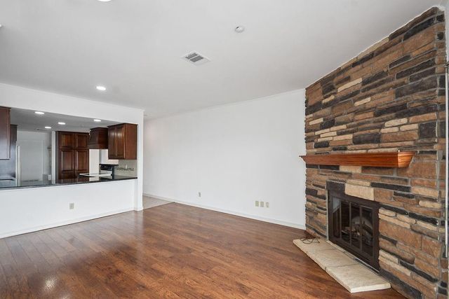 401 Lakeside Lane 311, Houston, TX 77058