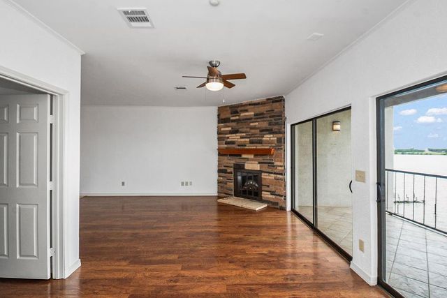 401 Lakeside Lane 311, Houston, TX 77058