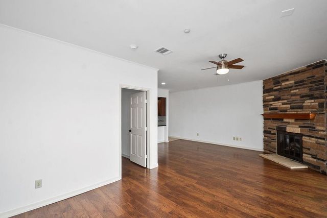 401 Lakeside Lane 311, Houston, TX 77058