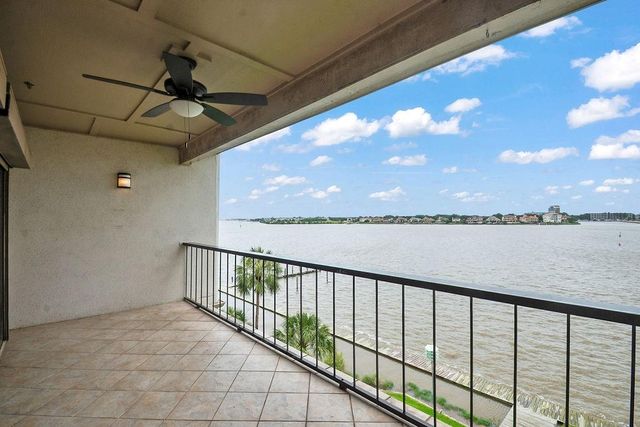 401 Lakeside Lane 311, Houston, TX 77058
