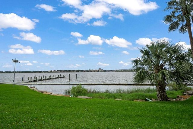 401 Lakeside Lane 311, Houston, TX 77058