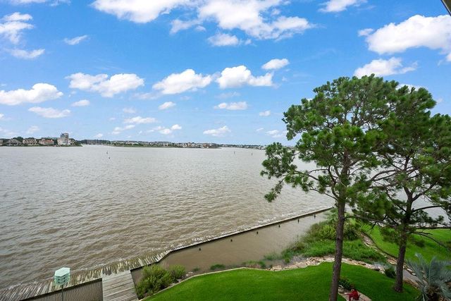 401 Lakeside Lane 311, Houston, TX 77058