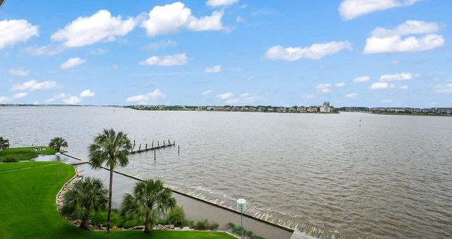 401 Lakeside Lane 311, Houston, TX 77058