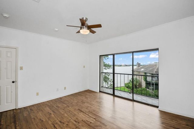 401 Lakeside Lane 311, Houston, TX 77058