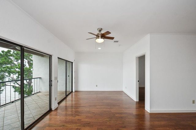401 Lakeside Lane 311, Houston, TX 77058