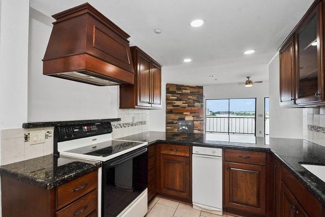 401 Lakeside Lane 311, Houston, TX 77058