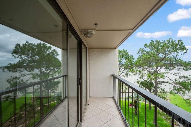 401 Lakeside Lane 311, Houston, TX 77058