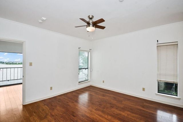 401 Lakeside Lane 311, Houston, TX 77058
