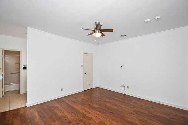 401 Lakeside Lane 311, Houston, TX 77058
