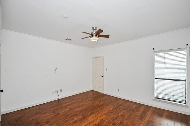 401 Lakeside Lane 311, Houston, TX 77058