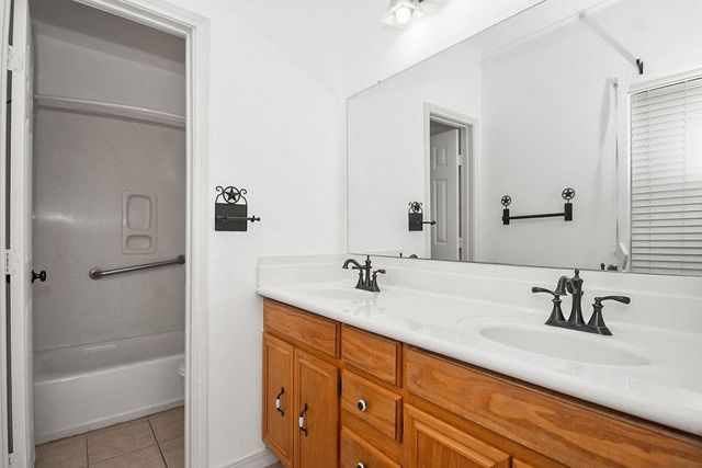401 Lakeside Lane 311, Houston, TX 77058