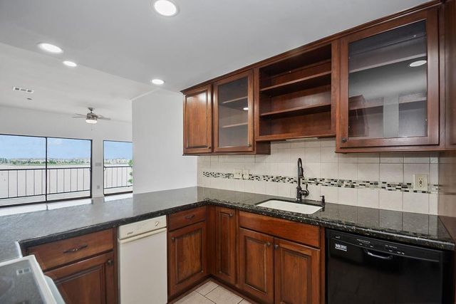 401 Lakeside Lane 311, Houston, TX 77058