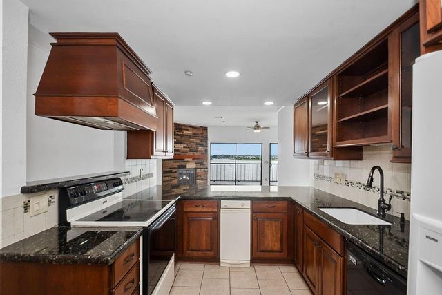 401 Lakeside Lane 311, Houston, TX 77058