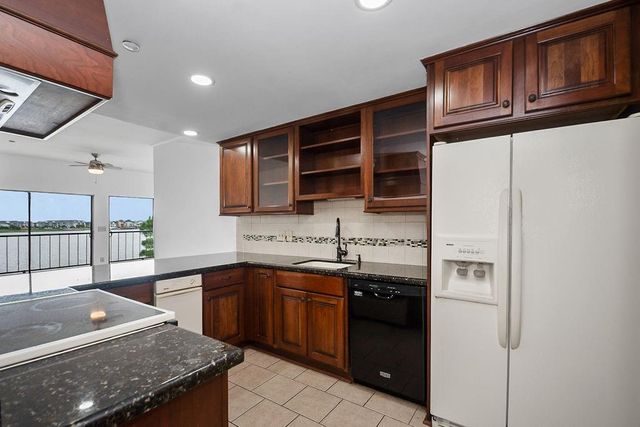 401 Lakeside Lane 311, Houston, TX 77058