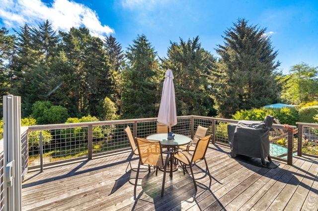 6829 Bret Harte Lane, Eureka, CA 95503