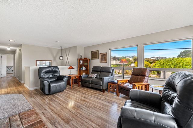 6829 Bret Harte Lane, Eureka, CA 95503