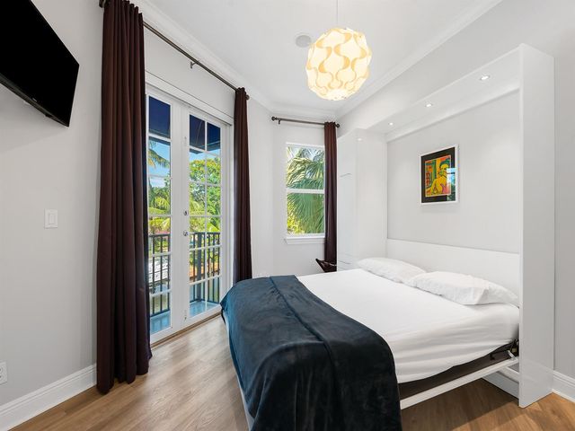 208 SE 10th Terrace, Fort Lauderdale, FL 33301