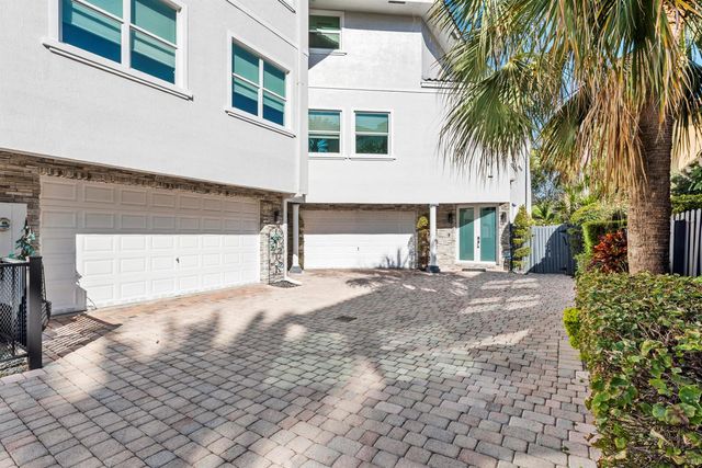 208 SE 10th Terrace, Fort Lauderdale, FL 33301