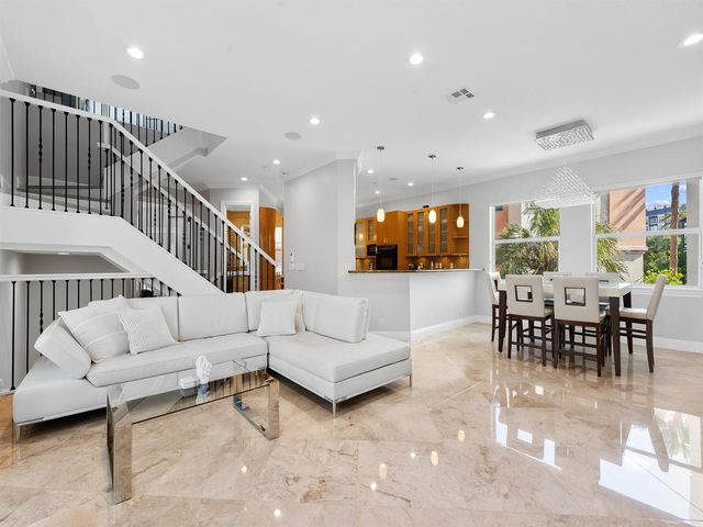 208 SE 10th Terrace, Fort Lauderdale, FL 33301